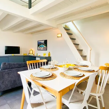 Vila Charmante Dans Le Centre Du Village *